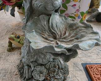 Cast Stone Rabbit Holding Leaf Basin Bird Bath/Planter