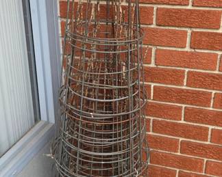 Heavy-Duty Conical Tomato Cage