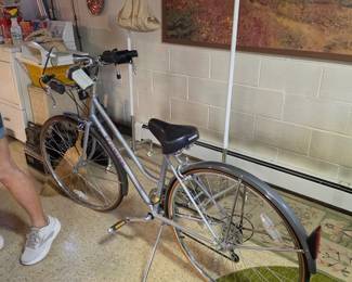 Vintage Schwinn World Tourist Ladies 10-Speed Bicycle