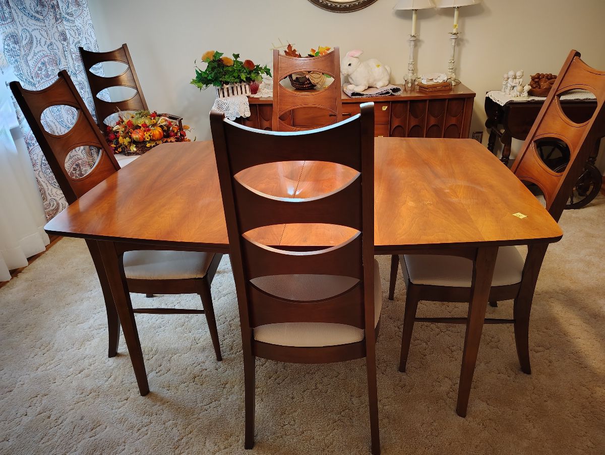 MCM Kent Coffey dining room table