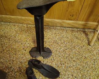 VTG cast iron cobbler's shoe stand