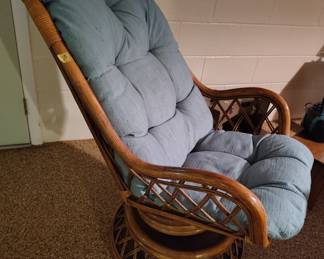 rattan swivel chair