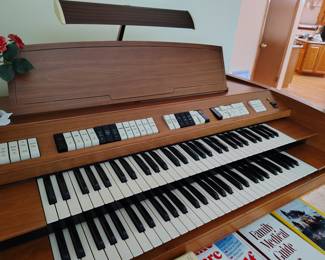 VTG Conn organ with bench