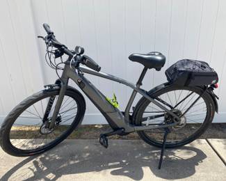 Specialized 2018 Vado  electric bike is gangster level fun. 11 speed, 5.0 wh battery, medium aluminum frame, lifetime warranty. 