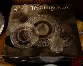 Holiday Time Dinnerware Set