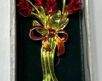 Bouquet of roses pin
