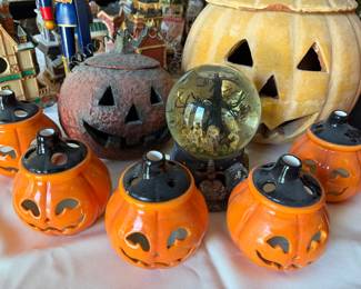 Halloween pumpkin decor - adorable!