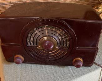 Bakelite Zenith radio -works!