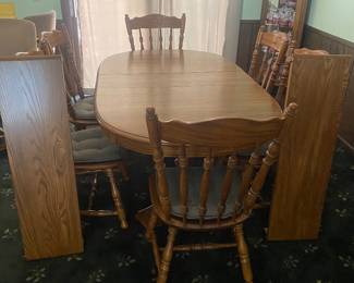 Table with 6 chairs and 3 leaf extension
