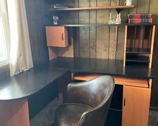 Corner office work space
