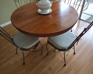 Dinette table includes leaf extensions