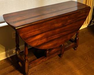 Beautiful drop leaf gate leg table