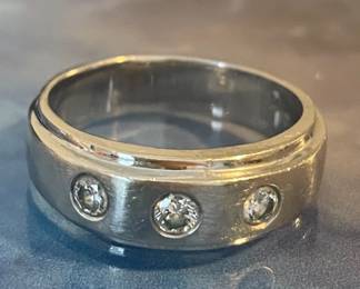 14k Mens Wedding Band  with 3 diamonds 12.32g 