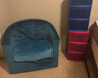 Small swivel chair w cover 