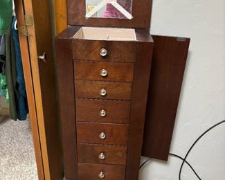 Jewelry box