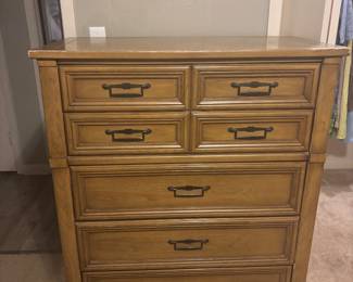 Chest of drawers 