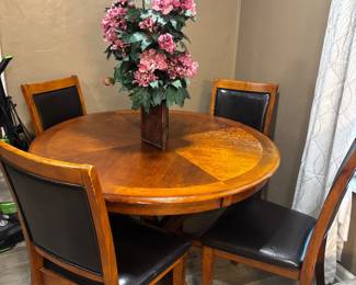 Table w 4 padded chairs 