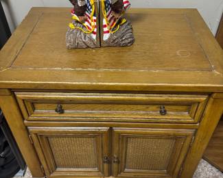 End table and eagle bookends 