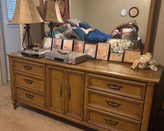 Dresser w mirror 