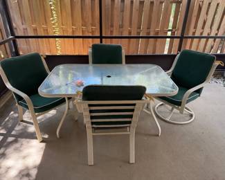 Outdoor patio set, cushions included