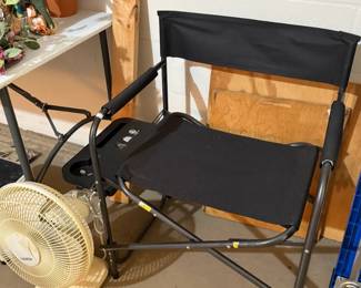 Foldable chair with cup holder