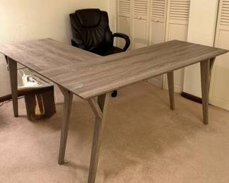 Gray whitewash look L-shaped desk