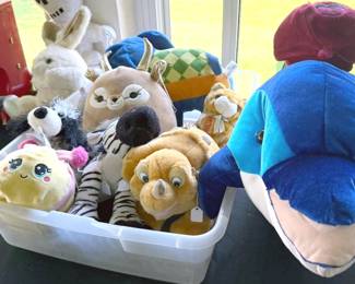 Stuffed animals/plushies