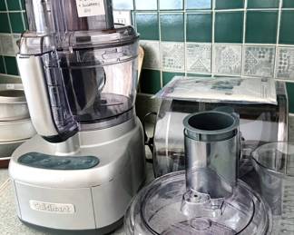 Cuisinart food processor with accessories