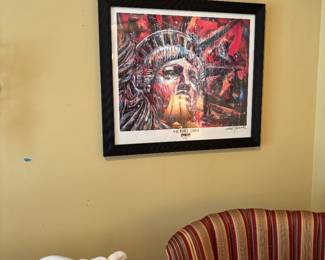 Interesting Ststue of Liberty artwork