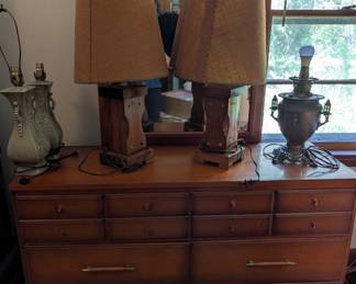 MCM Dresser w/Mirror, Vtg Lamps