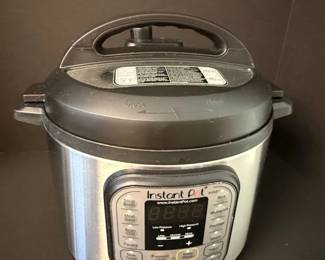 Instant Pot Duo in Electric MultiCooker Quart