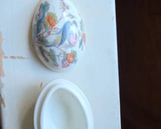 Wedgwood Kutani Crane EggShaped Trinket Box fourth image