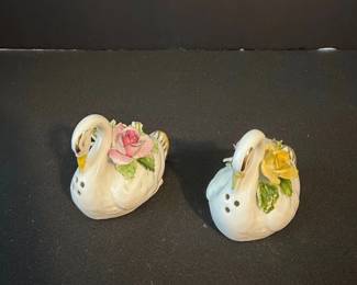 Golden Crown ER England Swan Salt and Pepper Shakers
