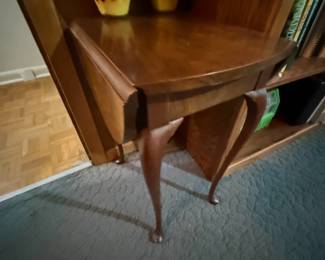 Cabriole Leg Table