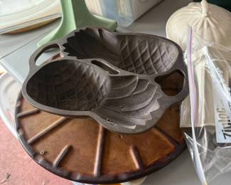 Cast Iron Corn Pan