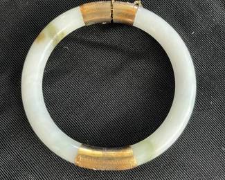 BBS501 - Hinged Bangle Jade Bracelet