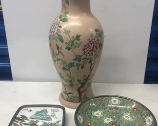 BBS551 - Floral Porcelain Vase & Porcelain Plates