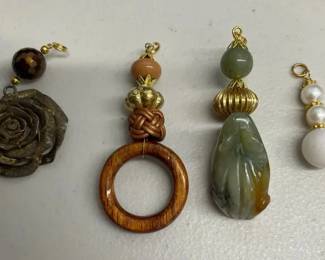 BBS139 - Myrna Lee Chang Assorted Pendants