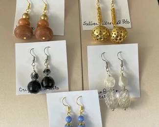 BBS075 - Myrna Lee Chang Bold Assorted Vintage Earrings