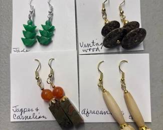 BBS155 - Myrna Lee Chang Lucky Neko & Other Assorted Vintage Earrings in