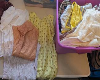 BBS543- Large Mystery Lot Of Womens Clothes