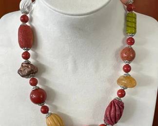 BBS007 - Myrna Lee Chang Bold Colorful Fun Necklace