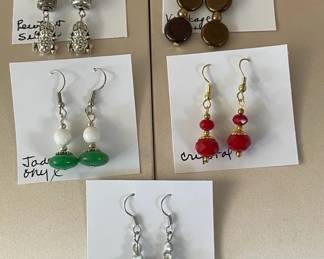 BBS068 - Myrna Lee Chang Lucky Frog & Assorted Vintage Earrings