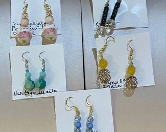 BBS061 - Myrna Lee Chang Lucky Neko & Assorted Vintage Earrings