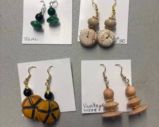 BBS154 - Myrna Lee Chang Lucky Neko & Other Assorted Vintage Earrings in
