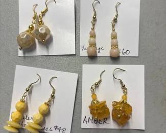 BBS178 - Myrna Lee Chang Lucky Neko & Other Assorted Vintage Earrings in