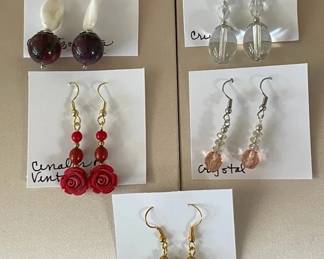 BBS071 - Myrna Lee Chang Red Roses & Other Assorted Vintage Earrings