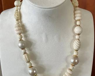 BBS016 - Myrna Lee Chang Cream/Gold Beaded Necklace