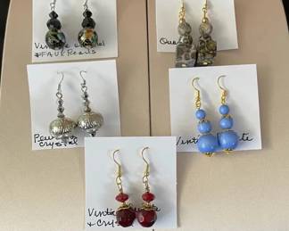 BBS064 - Myrna Lee Chang Assorted Vintage Earrings