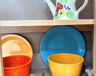 1930s fiestaware bowls and serving plate with handle